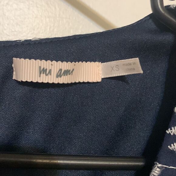 Francesca’s GUC navy blue and white embroidered low cut dress Size XS - Picture 3 of 6